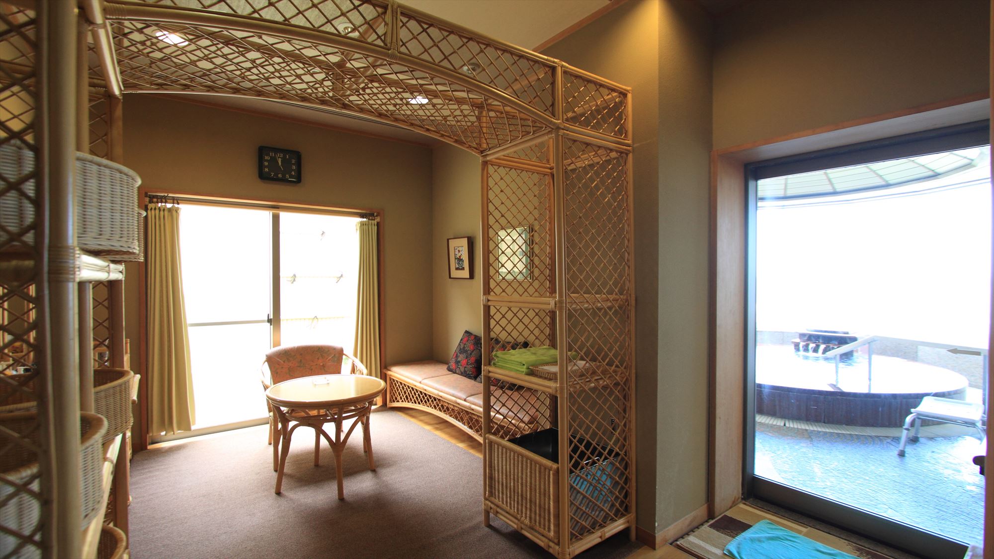 【貸切風呂】内湯と露天風呂が一緒にご利用できます。