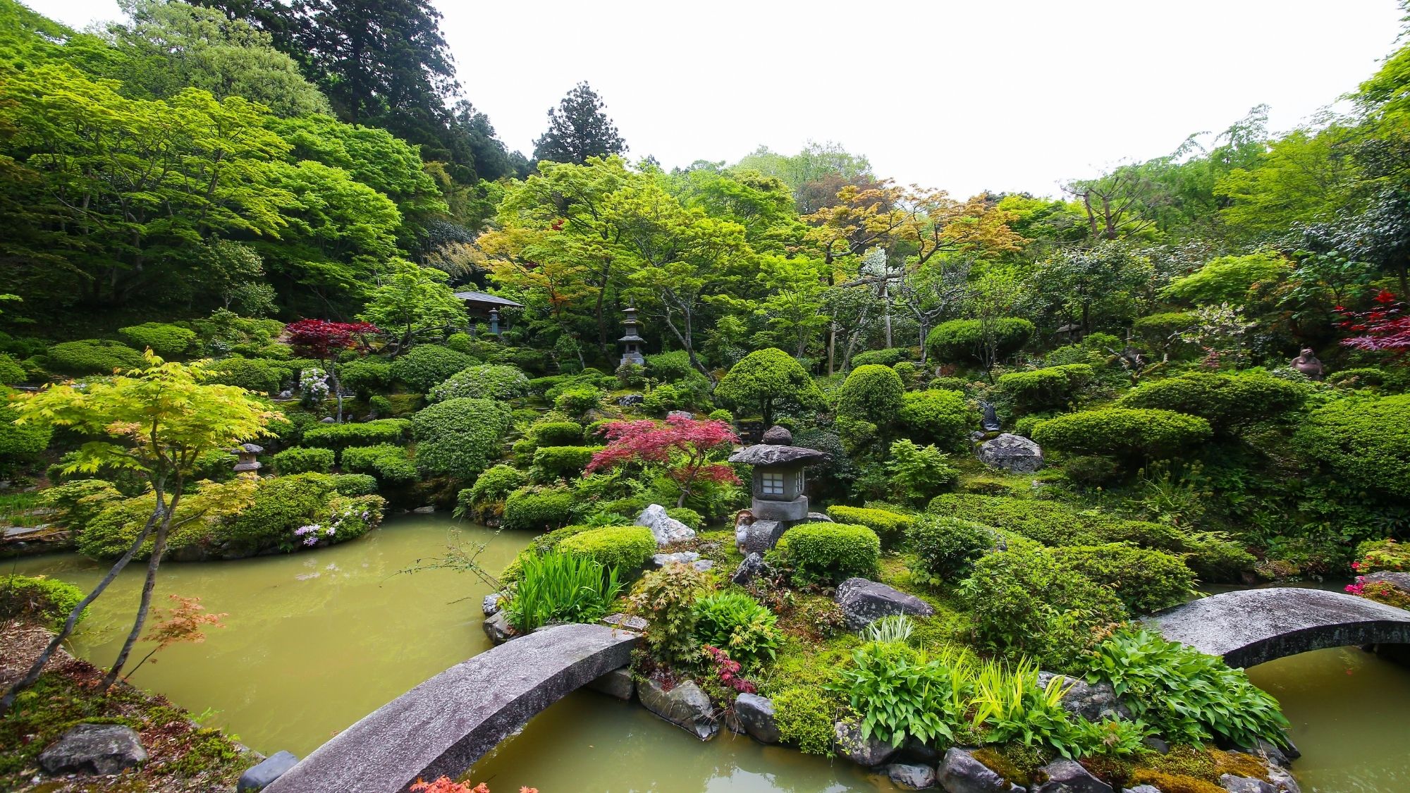 【満福寺】当館からお車で約10分。城下町村上で桃山時代に創建された寺院です。