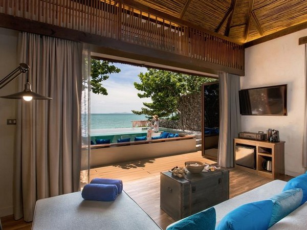 ビーチフロント プールヴィラ