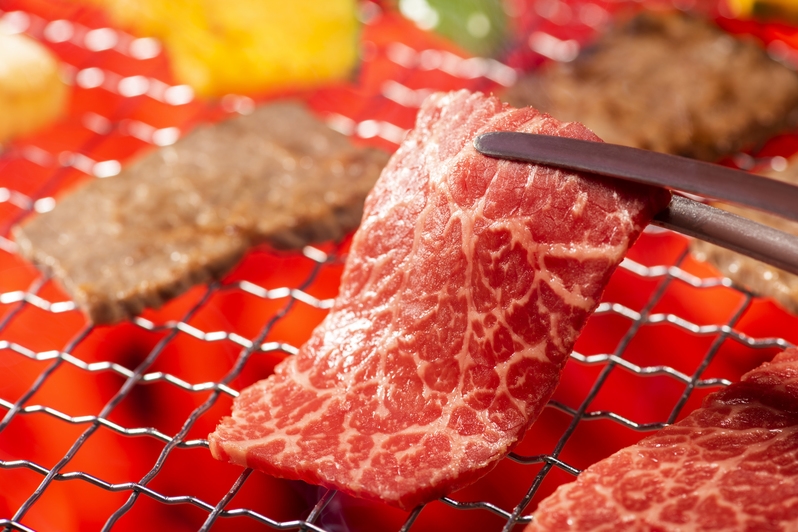 ・当館一番人気【国産牛焼肉食べ放題】旨味を閉じ込めた、ジュワッとトロける国産牛「焼きしゃぶカルビ」を