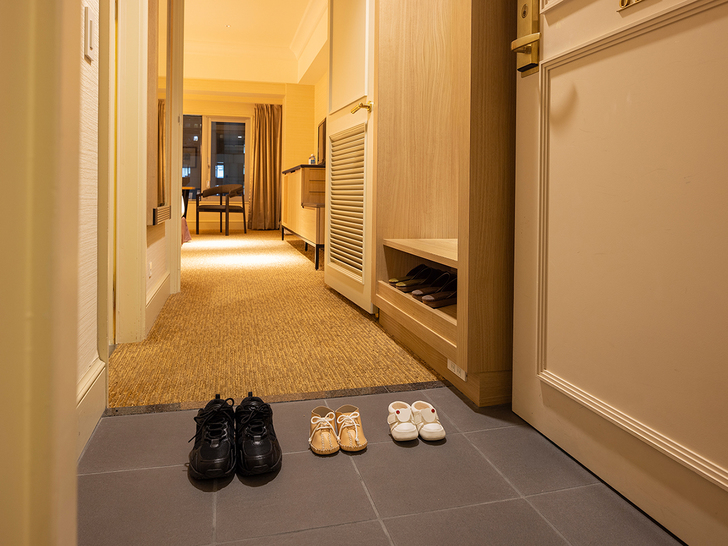 【ファミリーフロア】靴を脱いでくつろげるお部屋で小さなお子様連れでも安心（36平米）