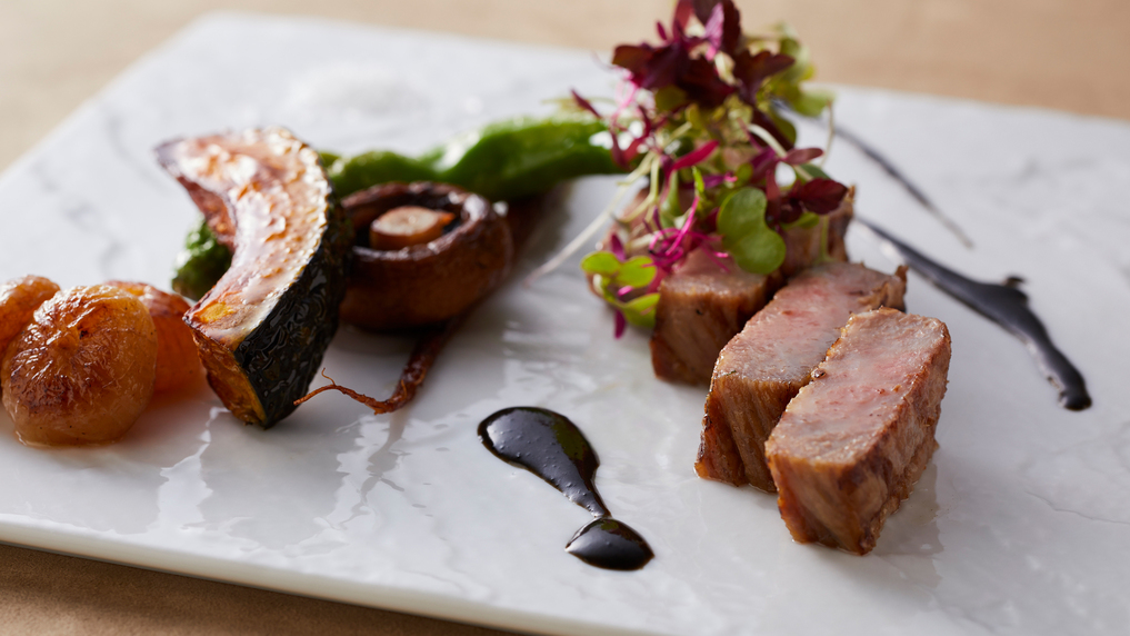 【Kobe Grill】最上階から六甲山と神戸港を見渡す眺望とともに上質のフレンチ&グリル料理を（イ