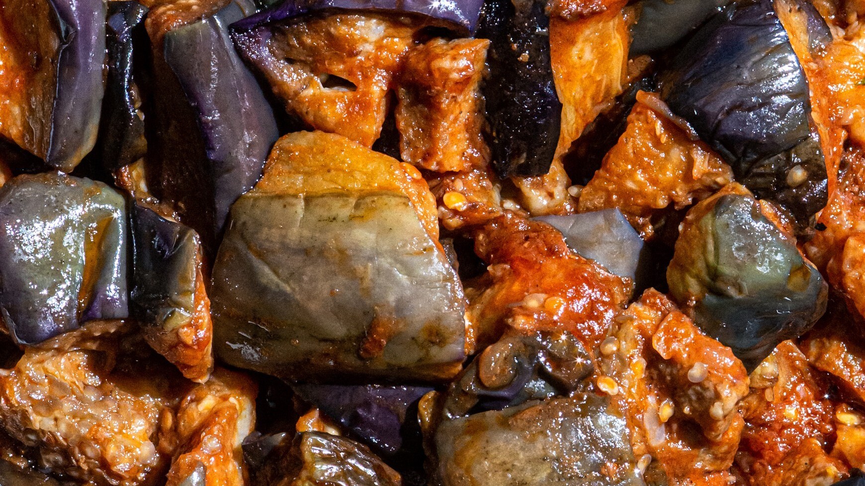 揚げナスとハンバーグのトマトソース炒め