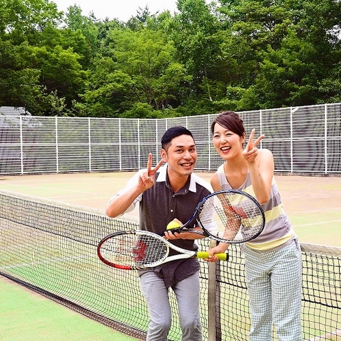 【テニスコート】4面の本格オムニコートを完備　高原リゾートでテニスを!!