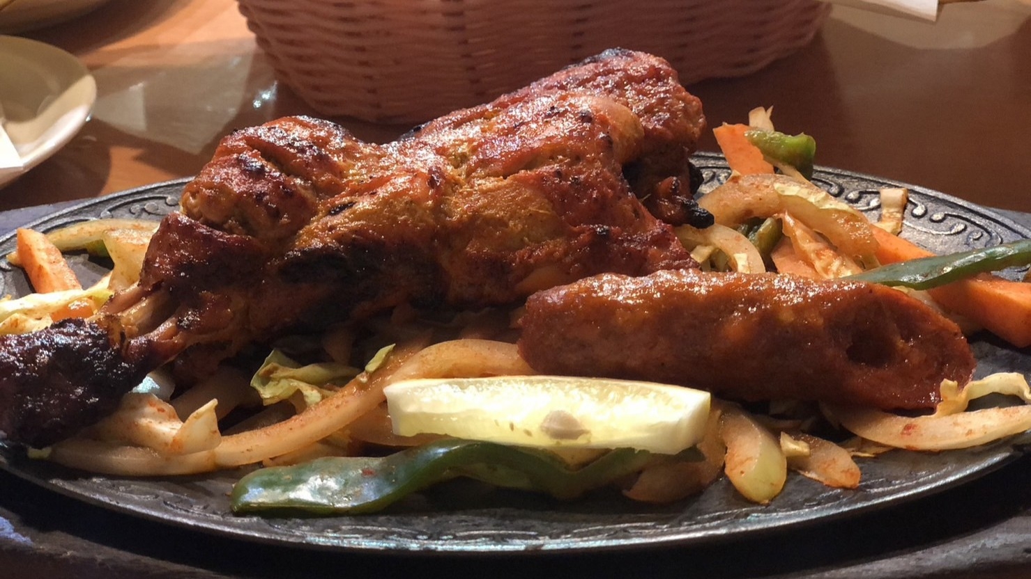 【朝夕カレーで元気になる♪】本場ネパール料理レストラン「ララ」満喫プラン（朝夕食付）