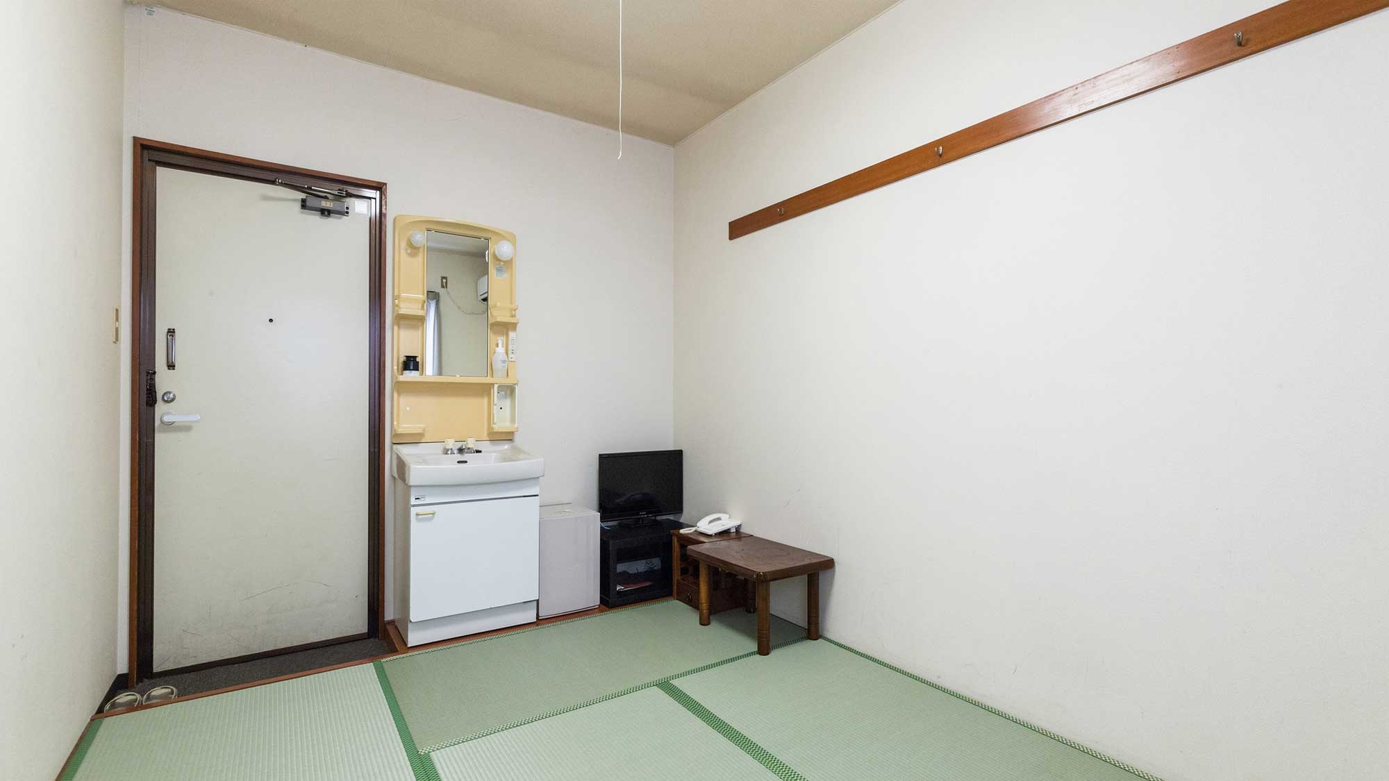 和室１名様向け・入口側（和室シングルBT共同）