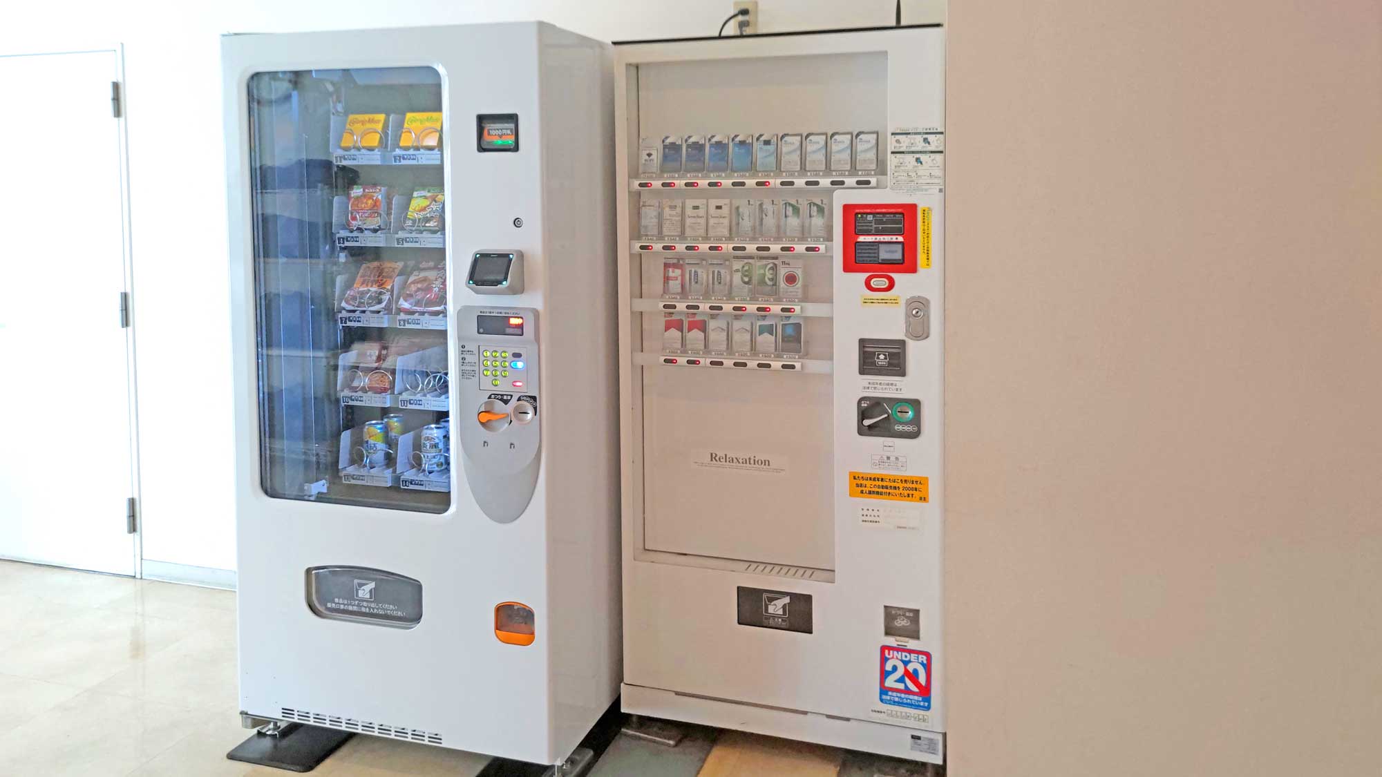 軽食・たばこ自動販売機