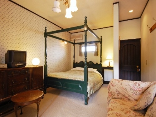 Room 102 of British Antique Cottage