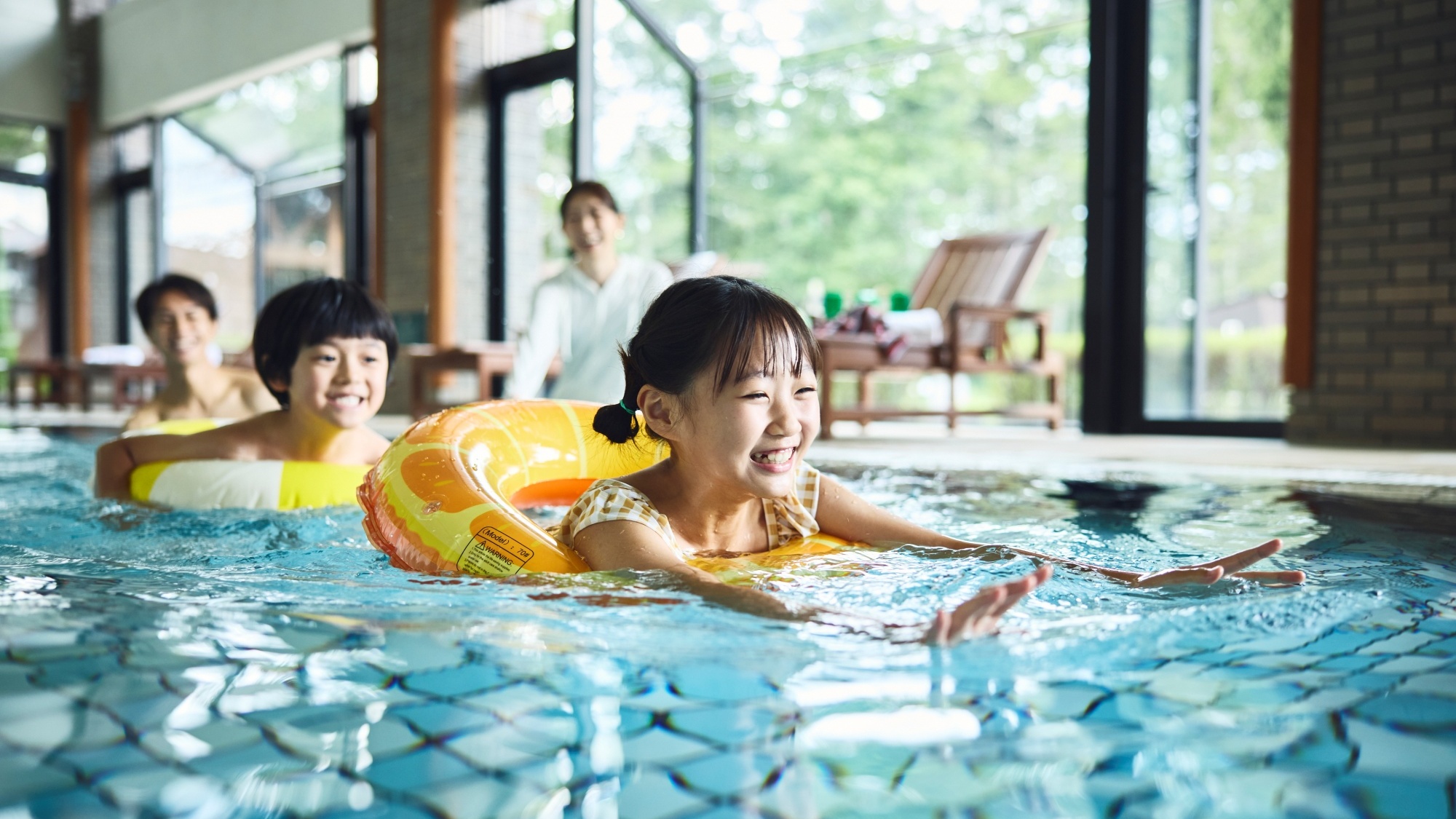 室内温水プール