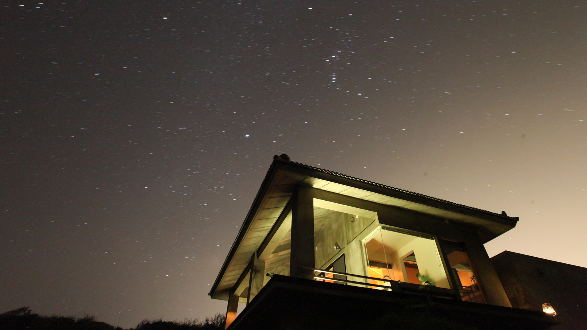 ・【星空】MUKAKA VILLAにて沖縄の美しい星空を堪能してみませんか