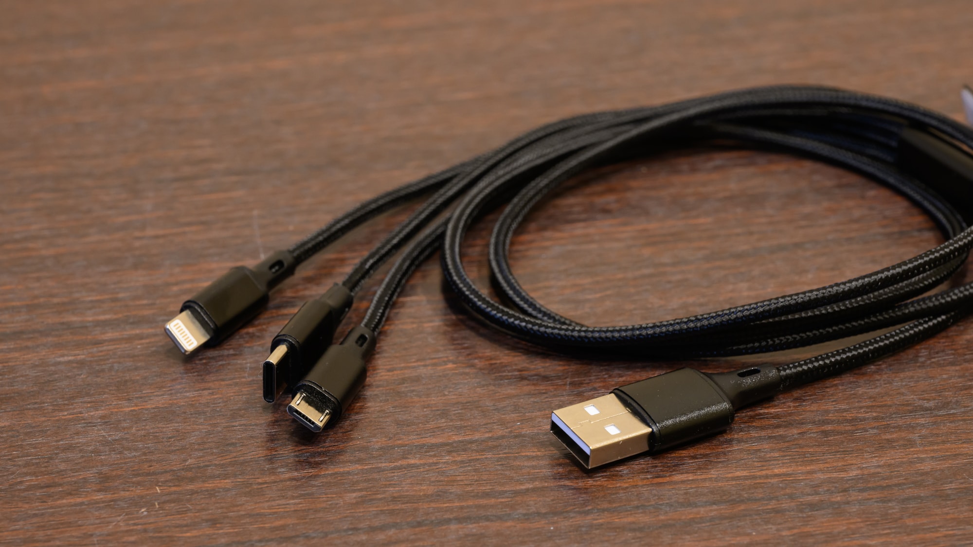 【設備・備品】マルチ充電ケーブル