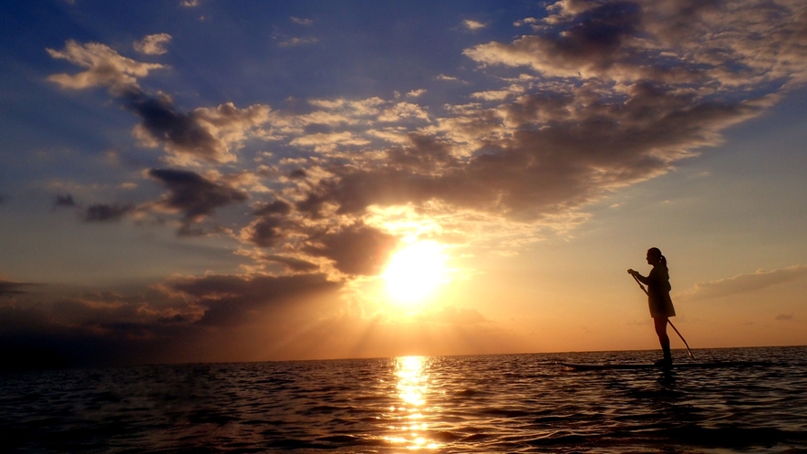 *美しい夕日を眺めながら海と一体になれる瞬間・・