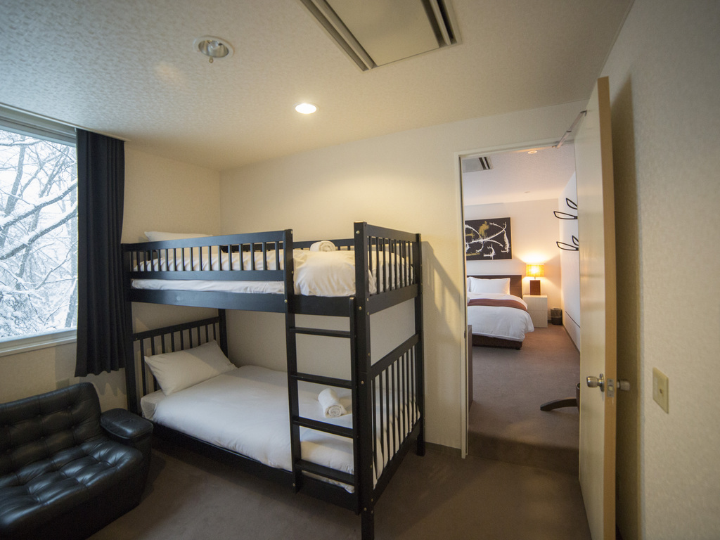 i2Two bedroom bunk master (2)