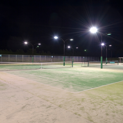 屋外テニスコート(夜)