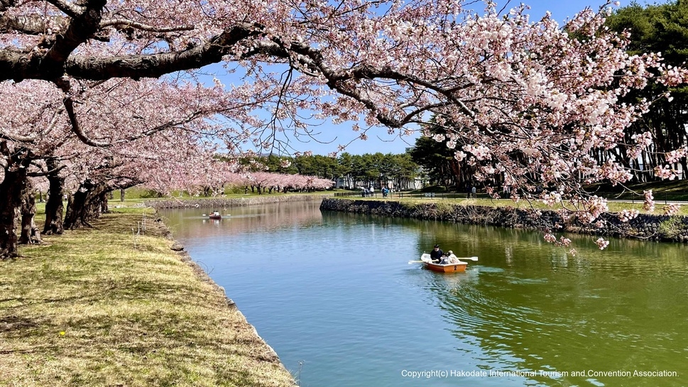 【展望風呂付き客室】風情ある港町と津軽海峡を一望！開放的な湯あみを（夕朝食：炉端付バイキング）