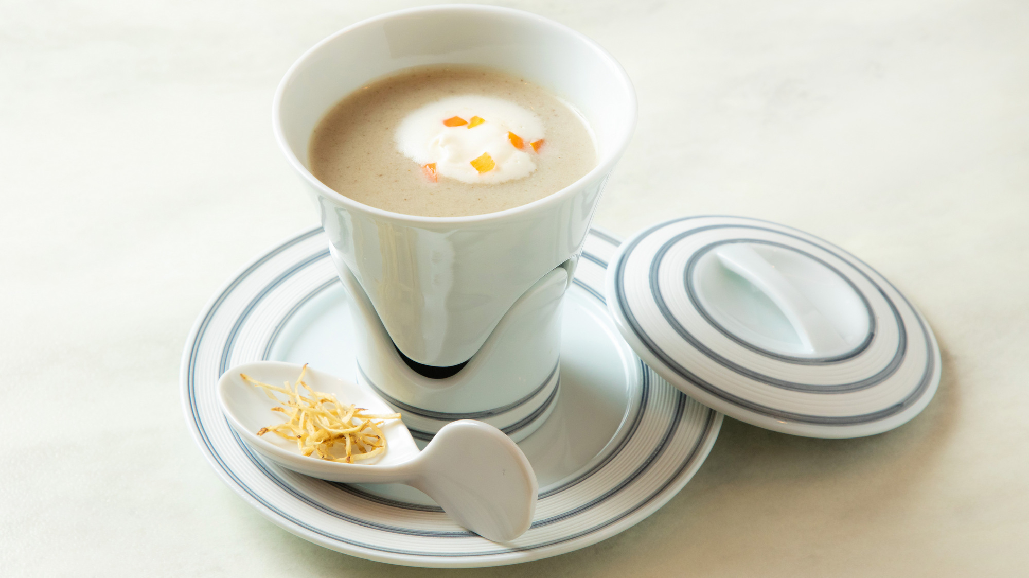 【銀座軒2025冬】先付／ゴボウのポタージュ～ゴボウチップス添え～