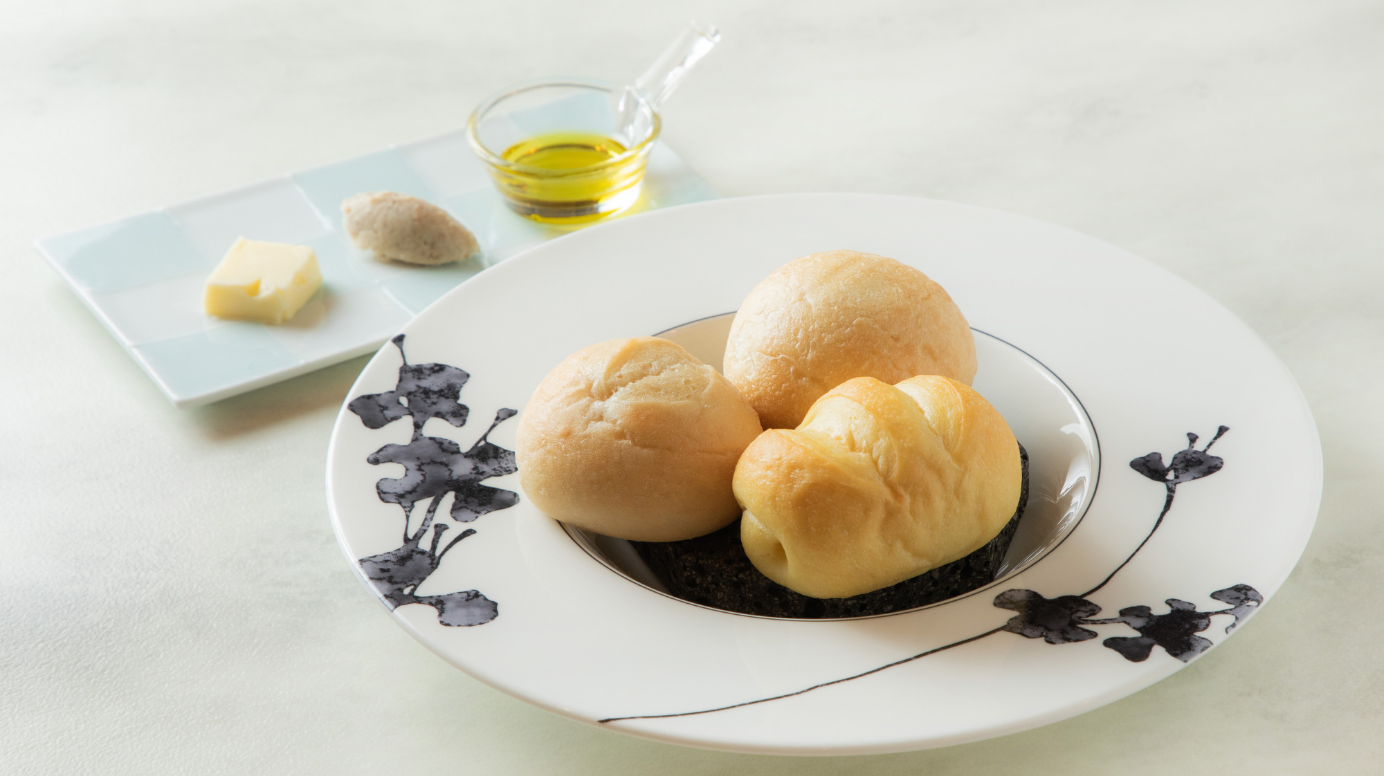 【銀座軒2025冬】パン／蜂蜜豆乳パン、さつまいもパンなど自家製リエットや北海道燻製バターで