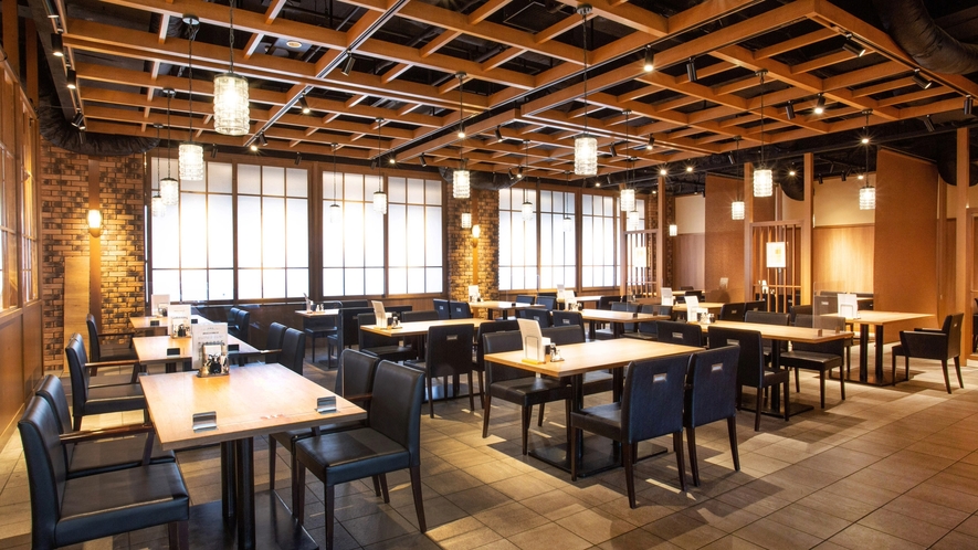 元気な声が飛び交う函館朝市の活気を再現したバイキングレストラン。