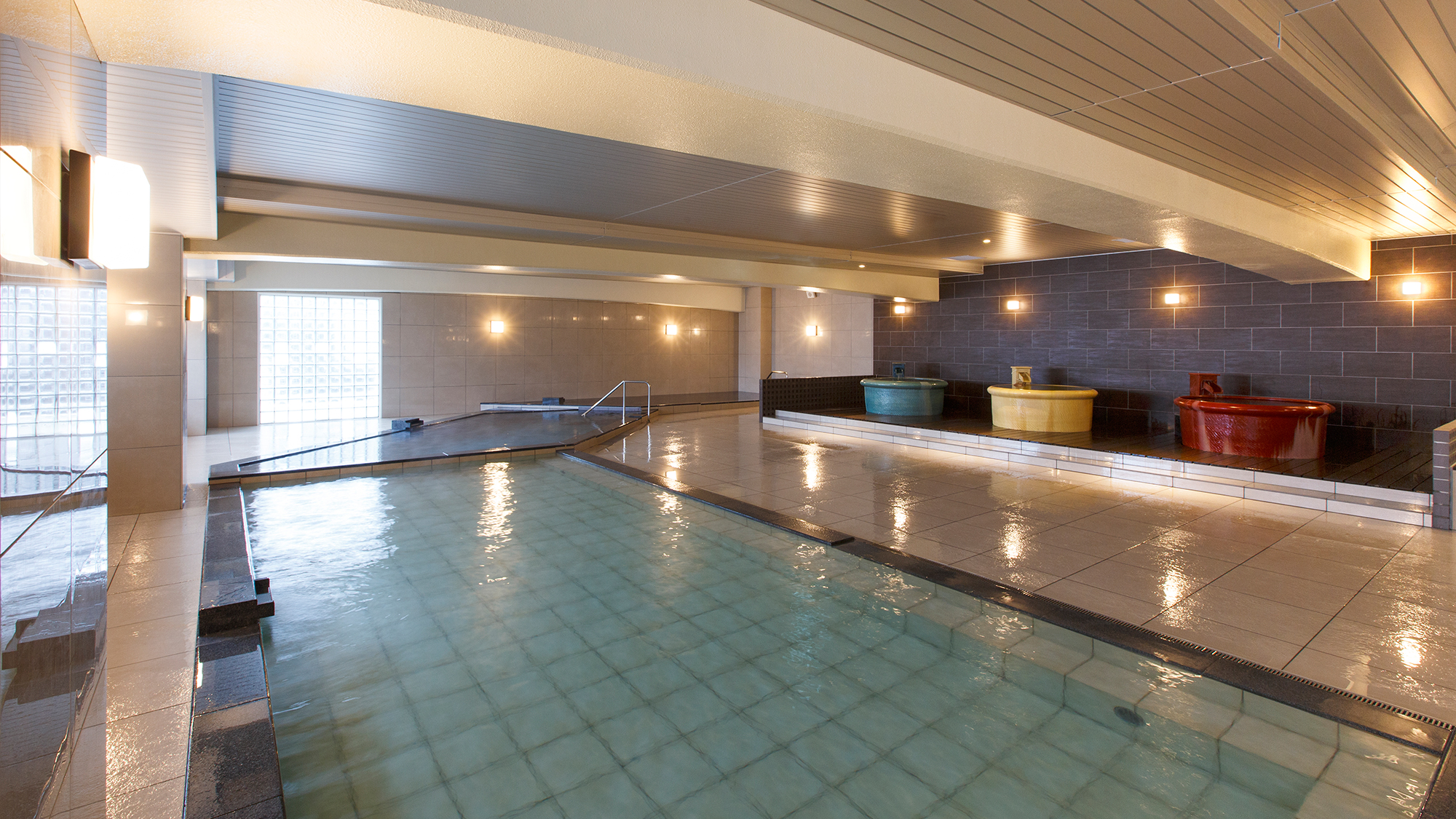 【平成モダン風呂　Relax21】1階大浴場は「大正ロマン風呂　夢乃湯」と男女入替制です。