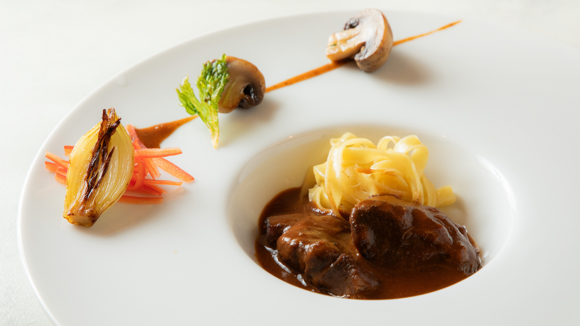 【銀座軒2025冬】肉／エゾシカ肉の赤ワイン煮込み＜ブルゴーニュ風＞で北海道が誇るジビエを