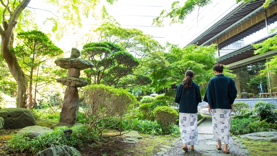 【姉妹館・湯元啄木亭】＜連絡通路を通り利用可＞啄木亭の日本庭園を散策いただけます。※夏季のみ
