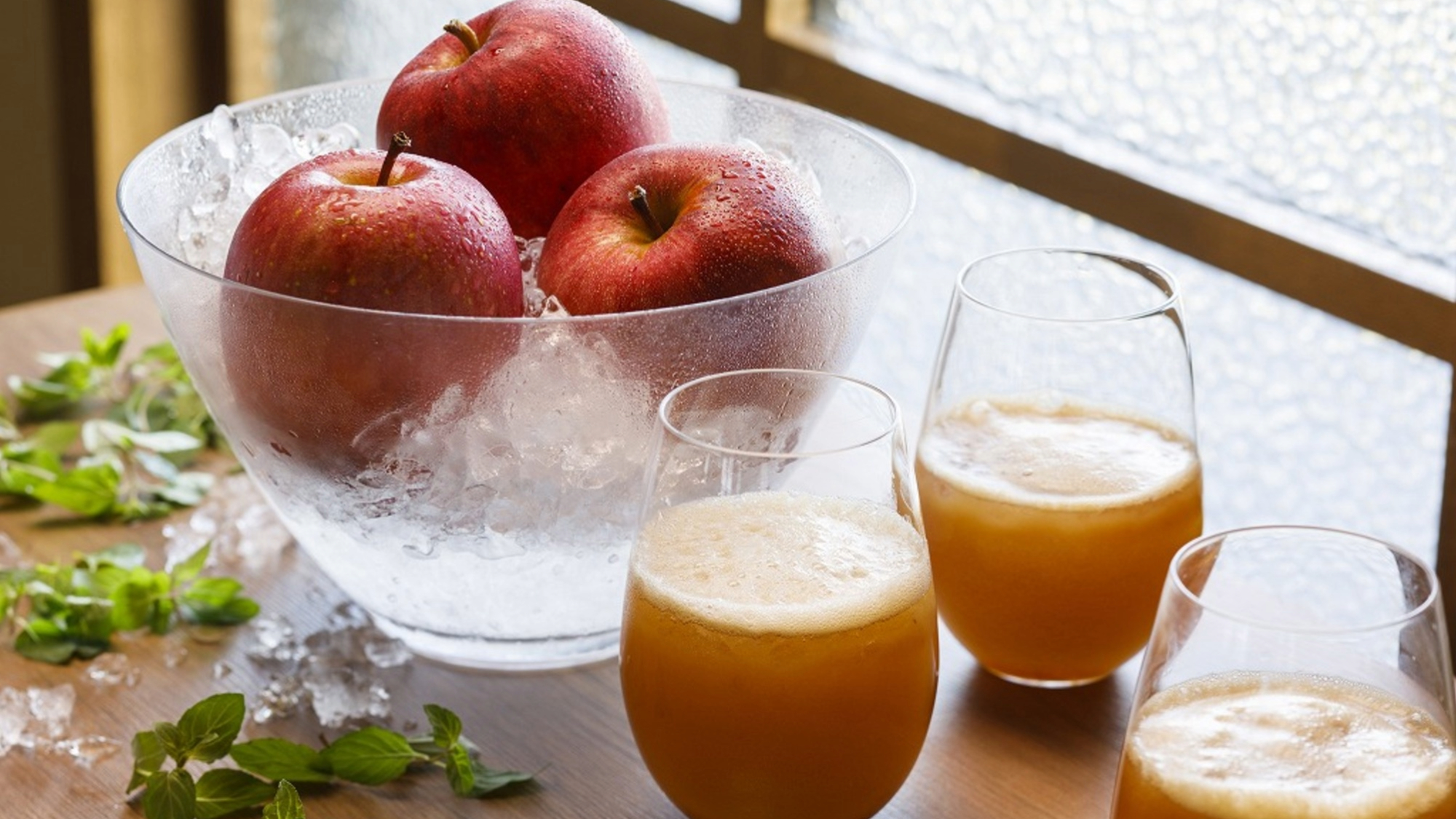 【青函市場・朝食一例】搾りたて100％フレッシュりんごジュースは甘味と香りが格別。（季節により変更）