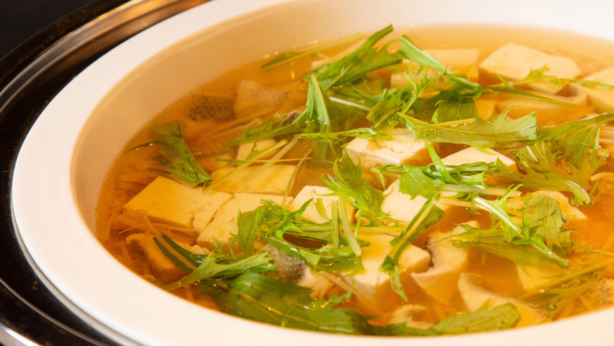 【青函市場・朝食一例】青函市場らしく、湯豆腐にはタラや季節の野菜、キノコ類を加えております