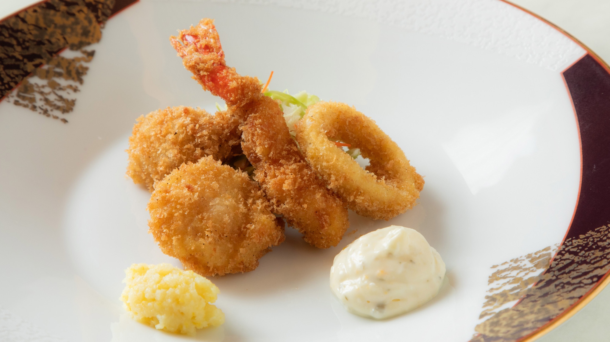 【銀座軒2025冬】温菜／ホタテや真イカ、ボタンエビなど昔懐かしいミックスフライの盛り合わせ