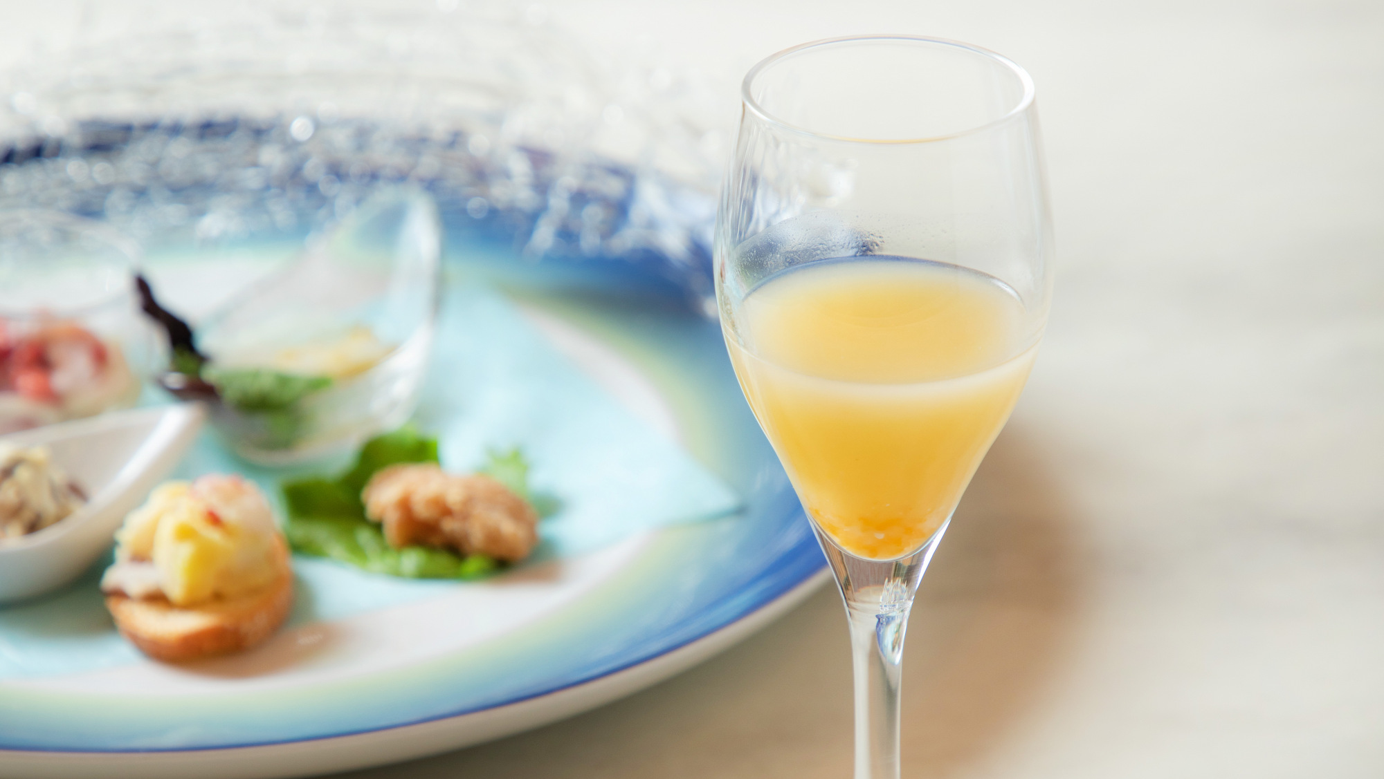 【銀座軒2025冬】食前酒／酒粕を使用した甘酒カクテル「雪あかり」