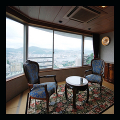 長崎の町並みを一望できる最上階客室