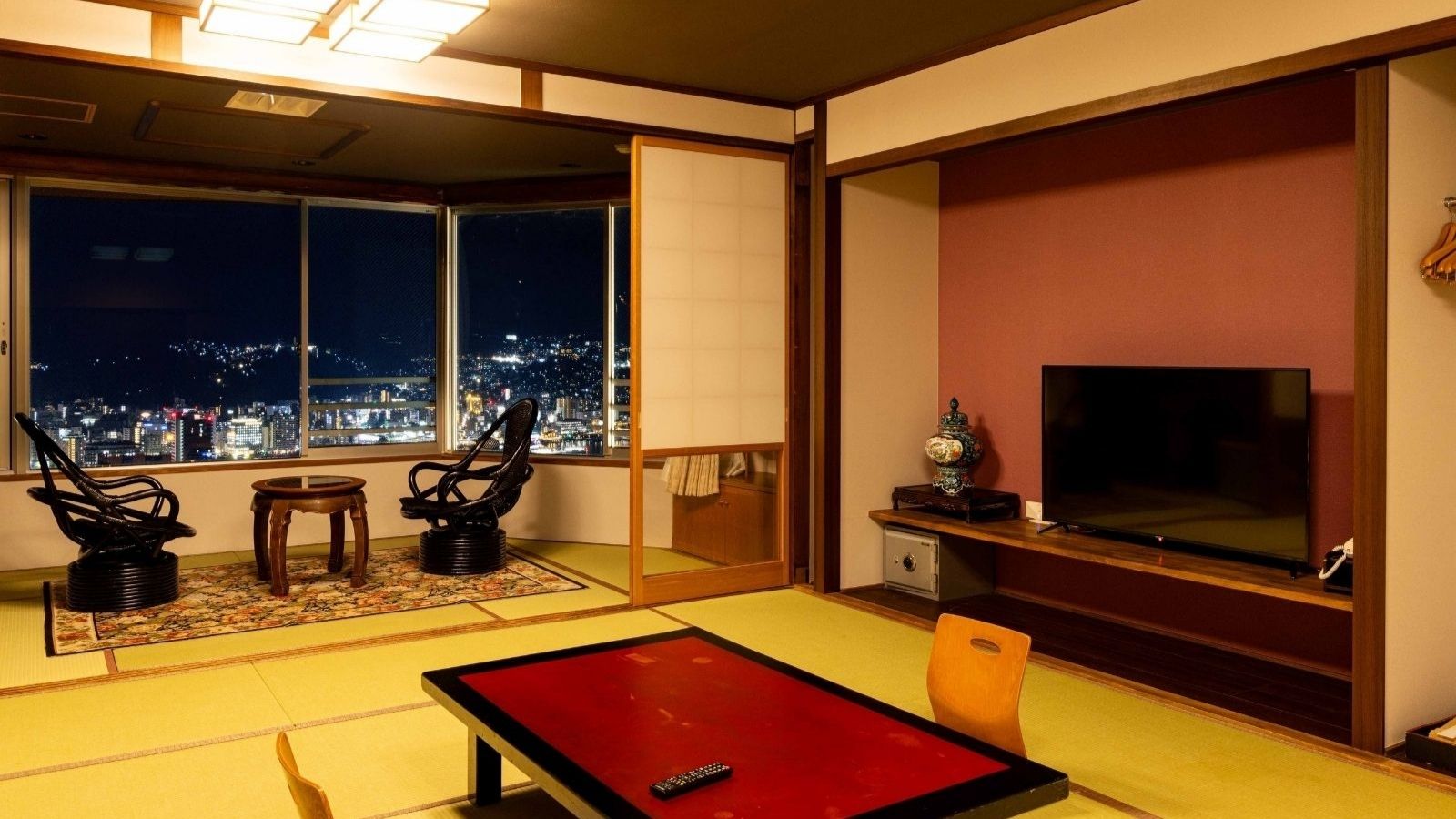 特別和室｜愛犬と泊まれる、落ち着いた和空間と広々した設えが人気です。