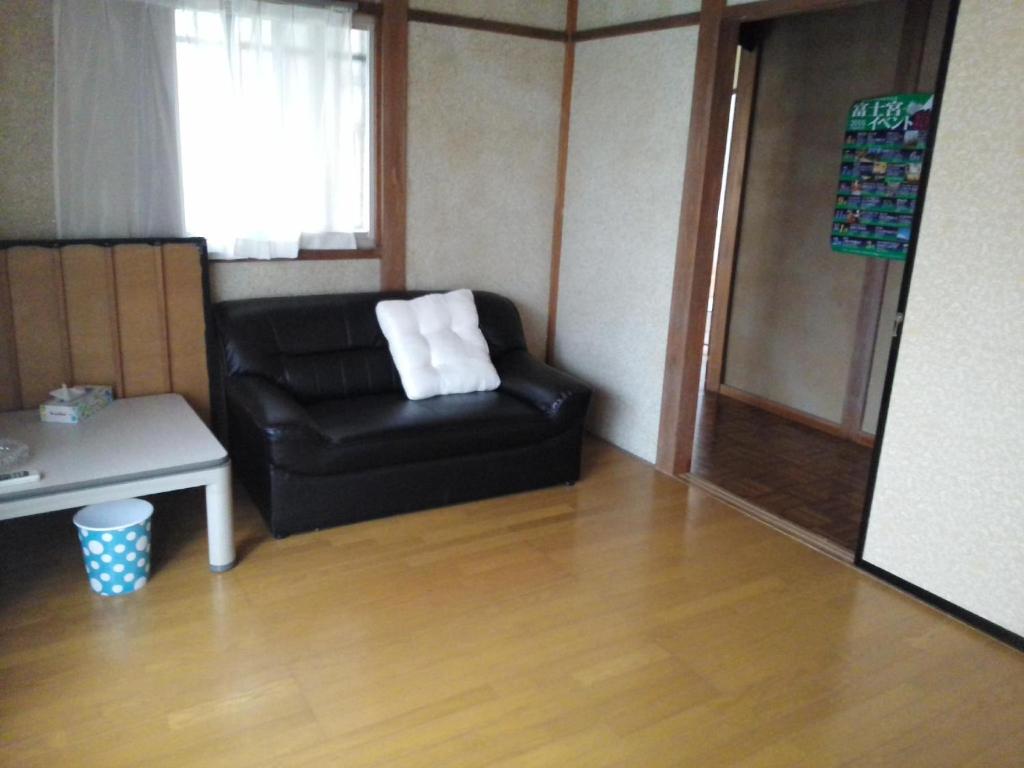 コンパクトで居心地の良い6畳の洋室です。お一人様やカップルでのご宿泊におすすめのお部屋です。観光やお仕事のあとに、落ち着いた時間をお楽しみください。