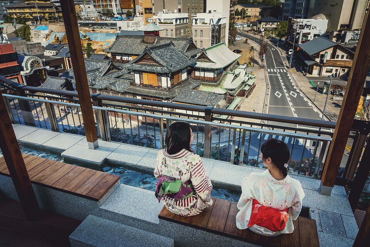 空の散歩道足湯（徒歩約10分）