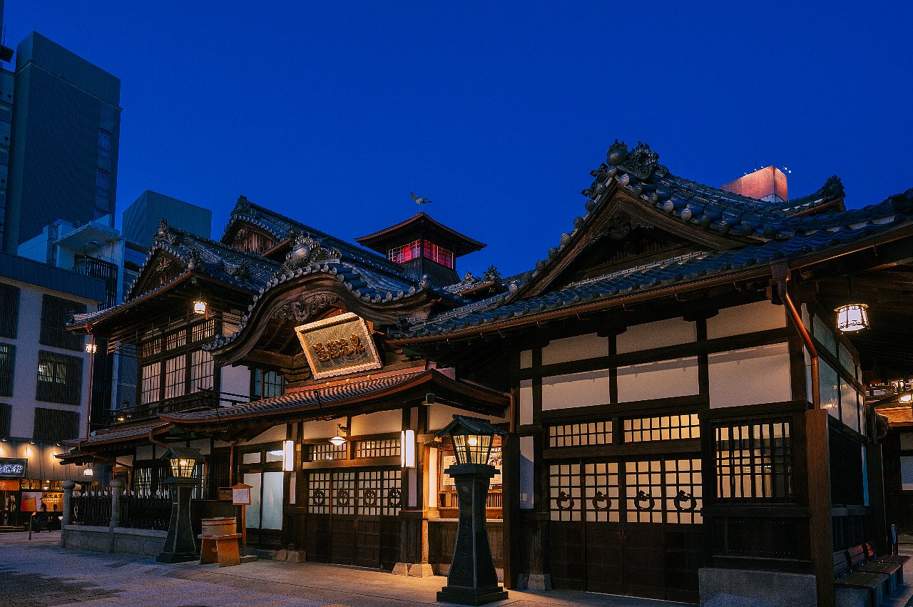 道後温泉本館（徒歩約10分）