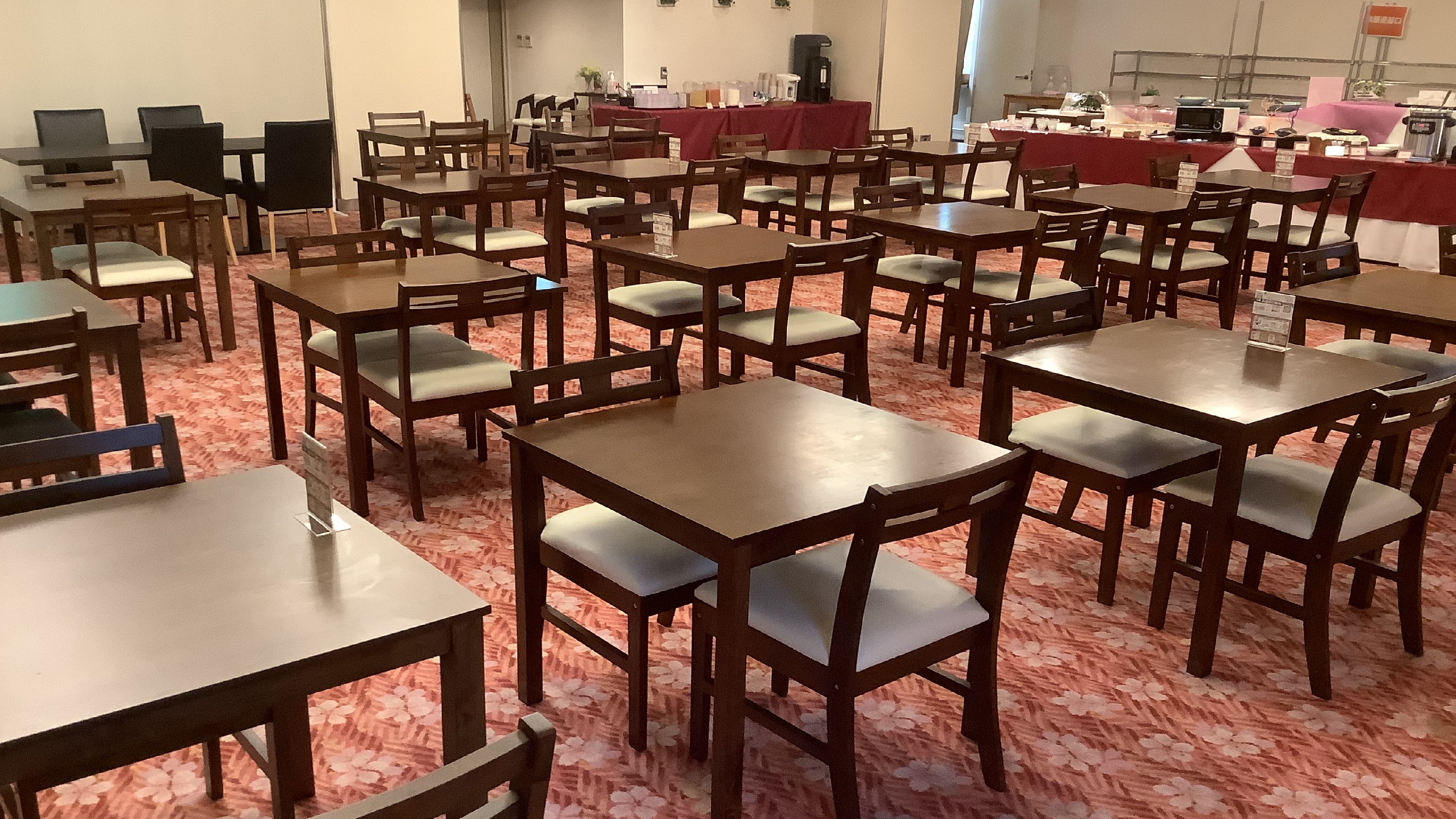 【朝食レストラン】郷土＆和洋30種のバイキング♪　広々会場で