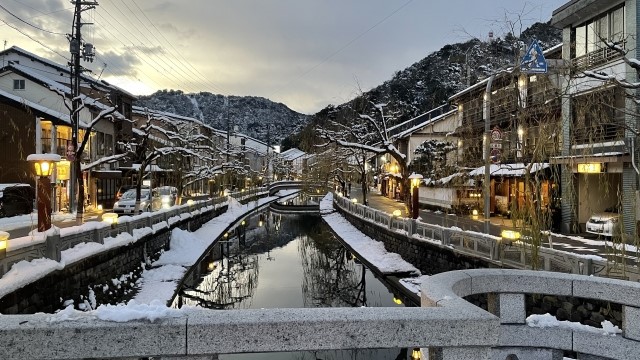 冬の城崎は一段と情緒あふれる街並みになります