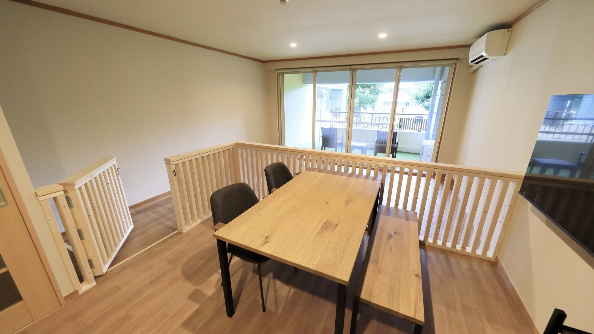お部屋の中にはワンちゃん専用のプレイスペース、さらに屋外にはプライベートガーデンをご用意。