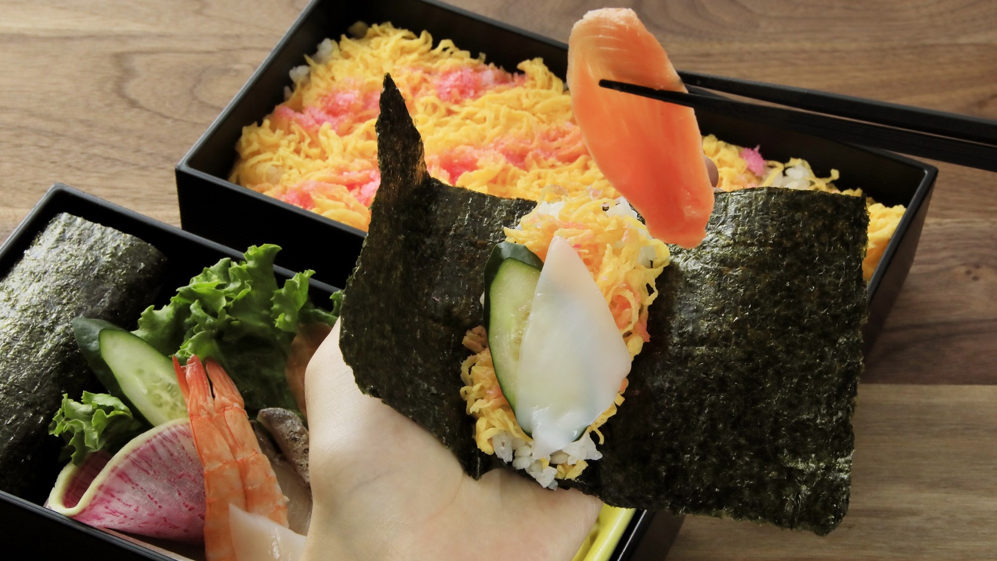 【未就学児のご夕食】自分で作って楽しむ、お子様に人気の手巻き寿司。（一例）