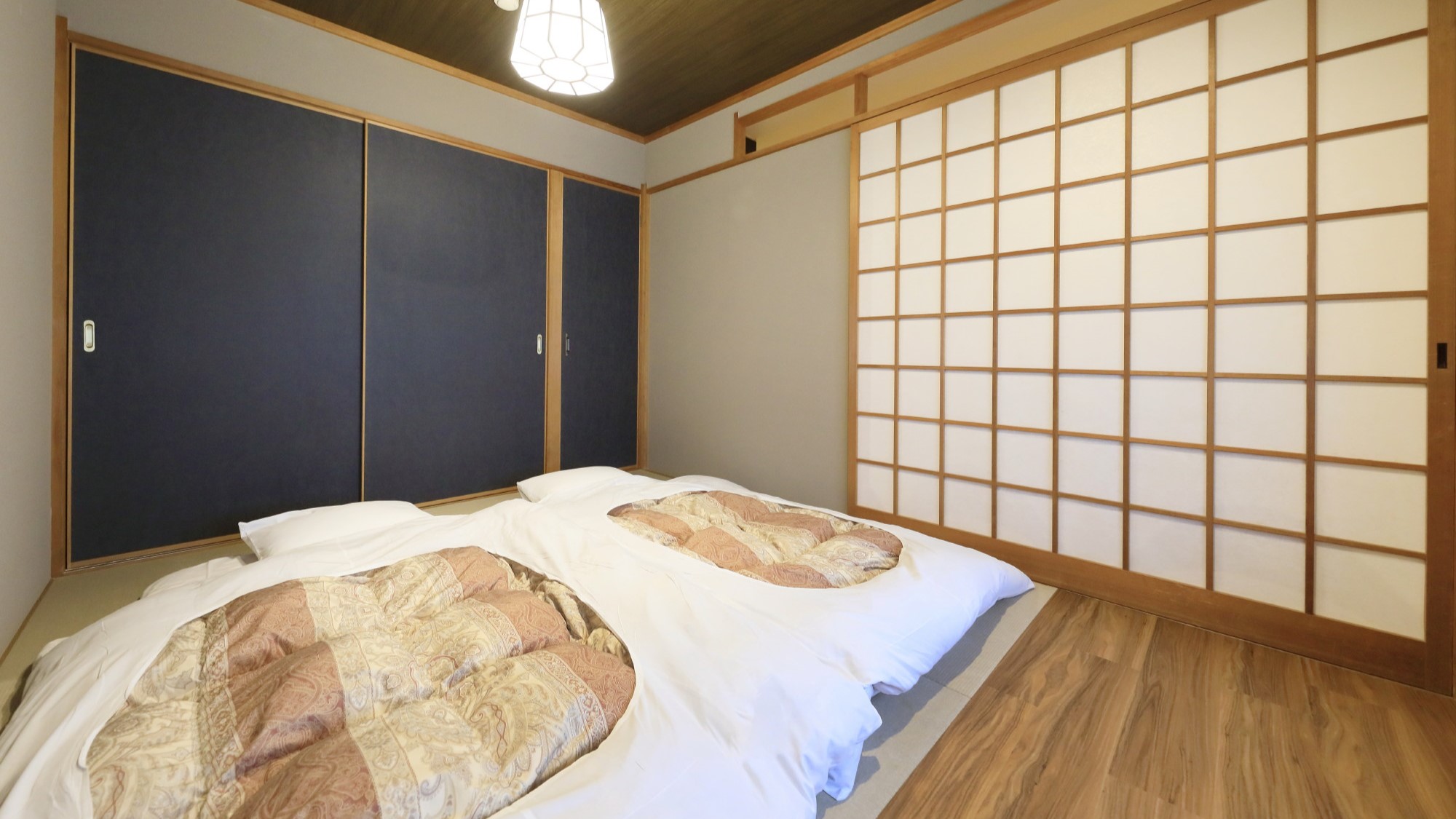 和洋室・和洋室ファミリールームは畳スペースに布団を敷いてご利用いただけます