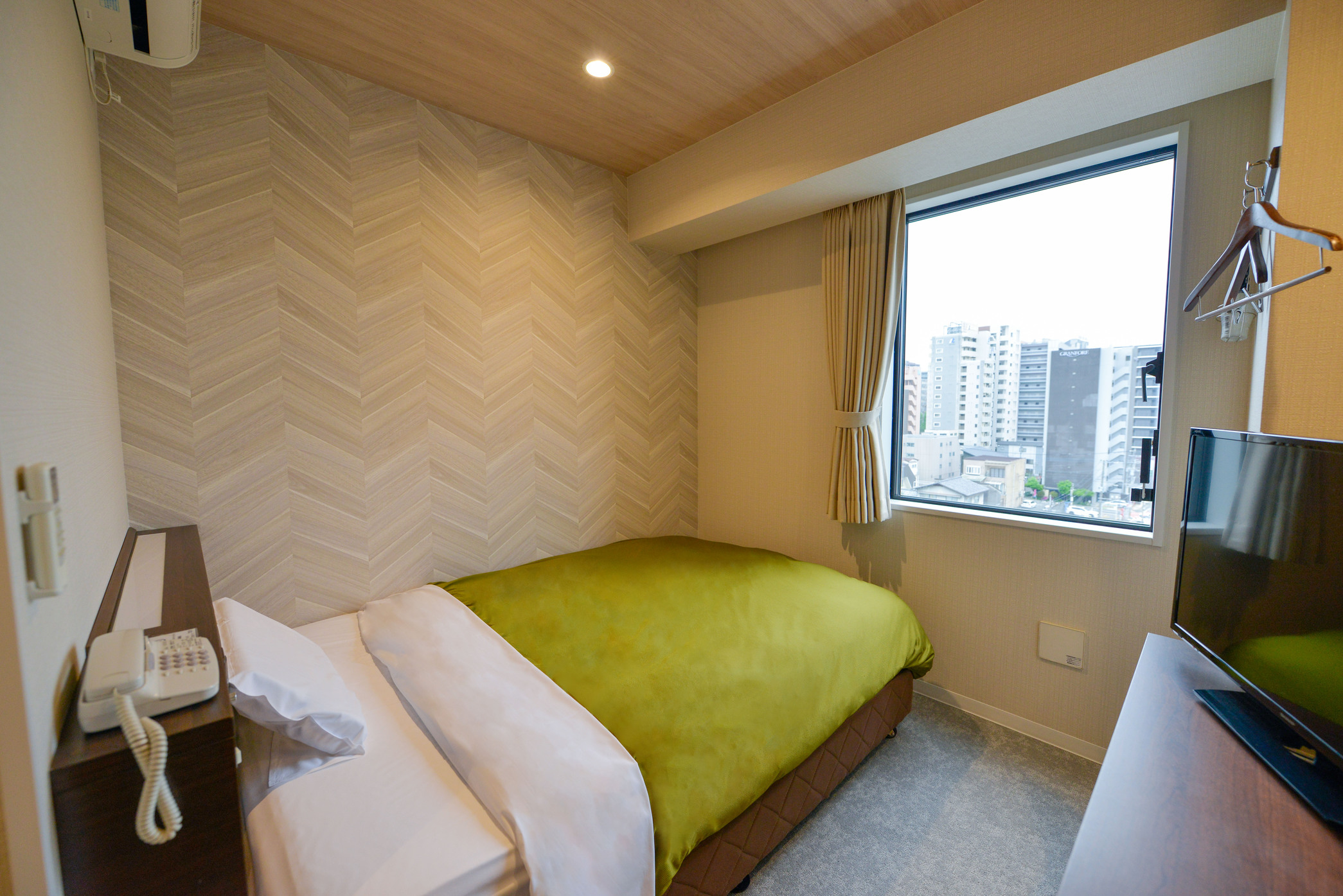 〈客室〉リニューアルシングル