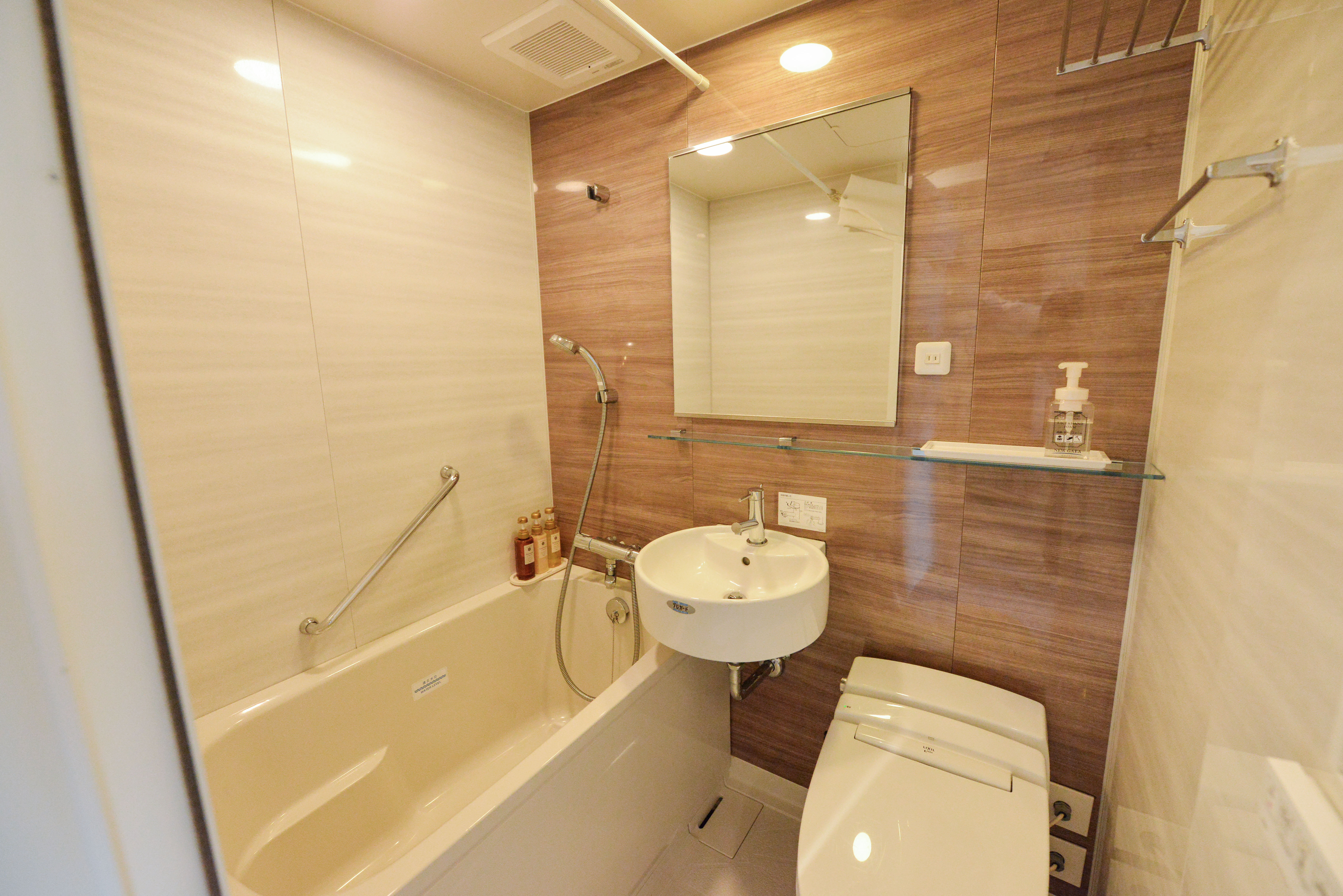 〈客室〉リニューアルシングル（浴室）