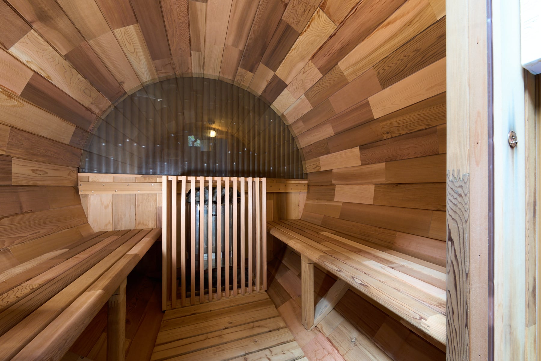 バレルサウナ室内
