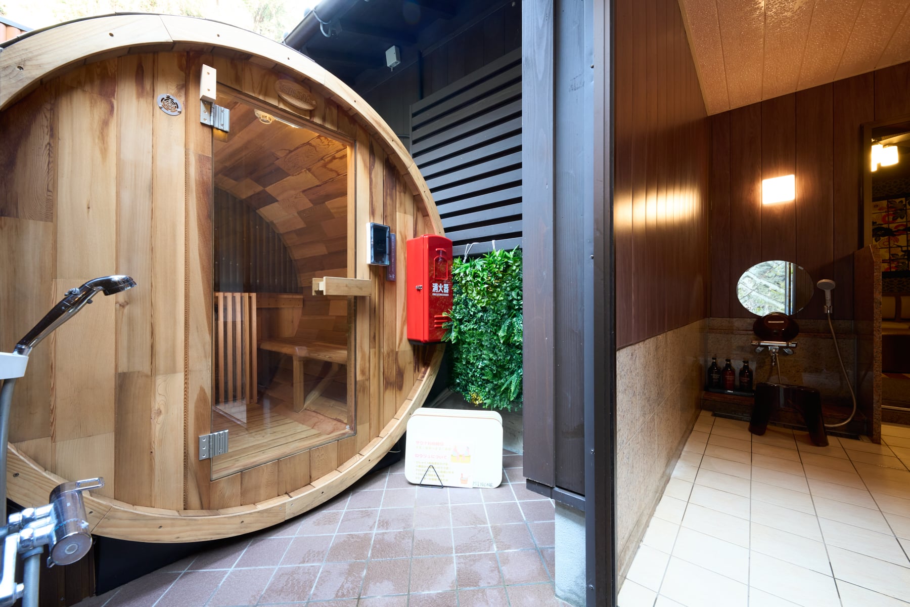 木の香りに包まれる、本格フィンランド式体験バレルサウナ