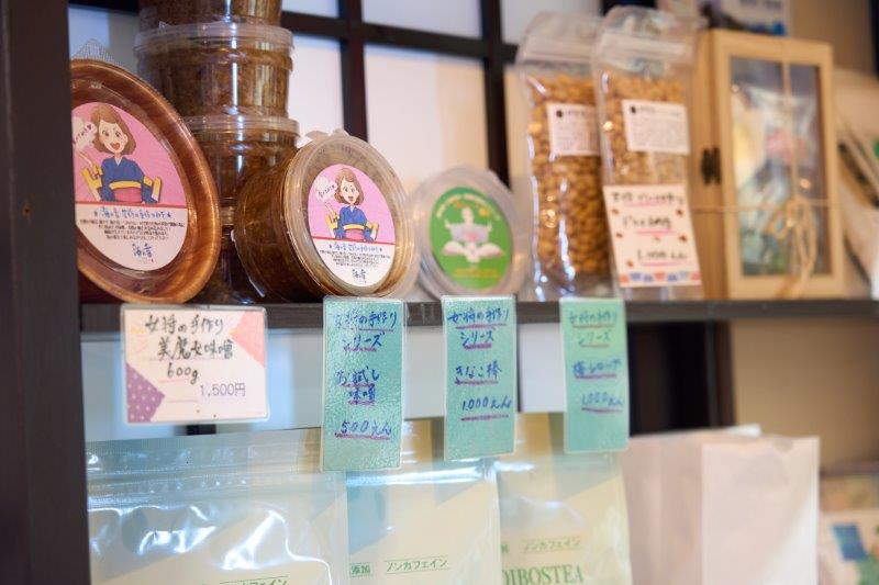 お土産コーナー。海の音オリジナル製品も♪