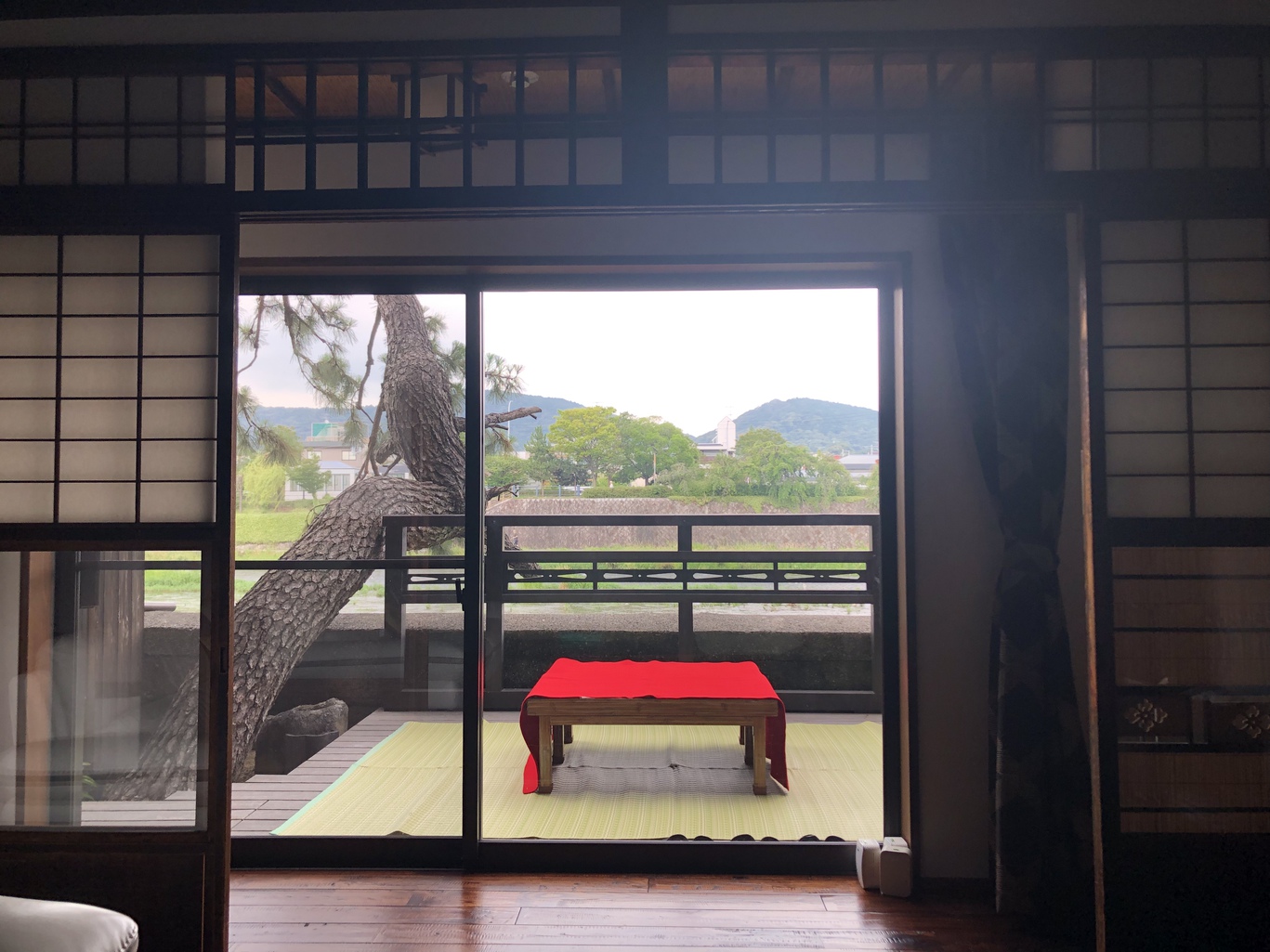 【一日一組様、一棟貸切】鴨川沿いの伝統ある京町家で過ごす贅沢！鴨川床、お客様だけの特等席。