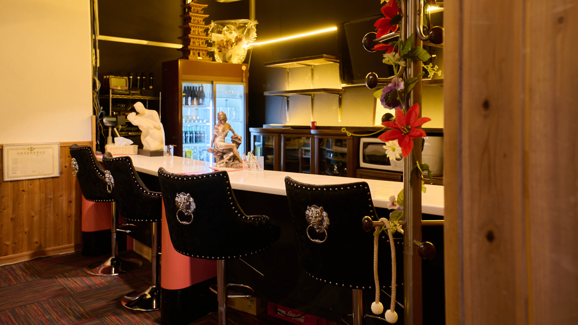 カラオケラウンジ