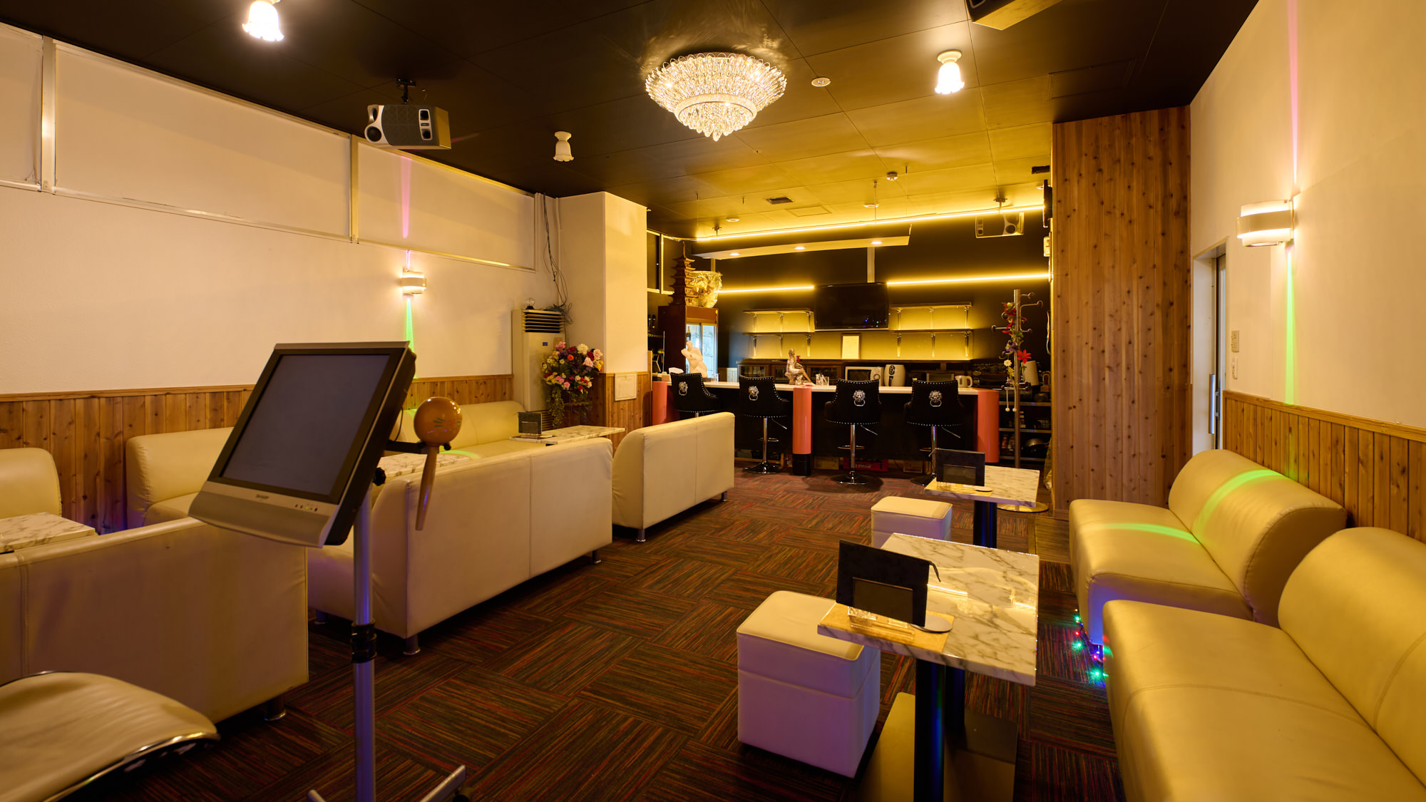 カラオケラウンジ