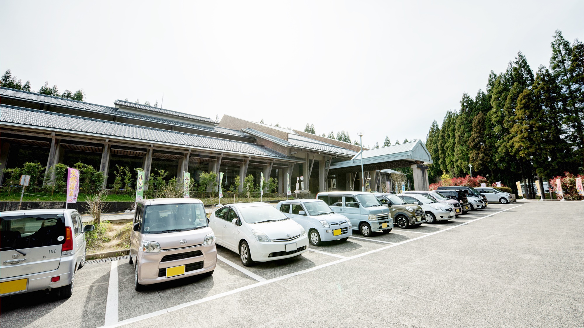 *無料駐車場完備　※先着順となります。