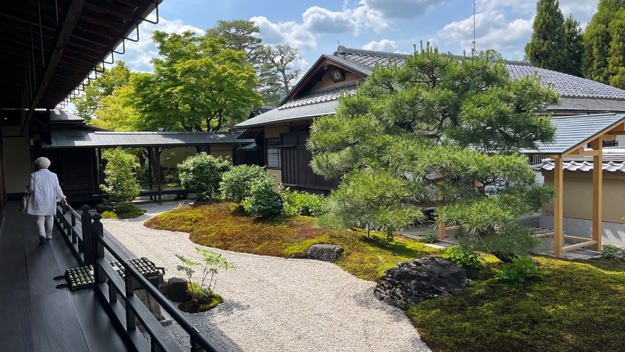 大徳寺　当館から市バスで8分