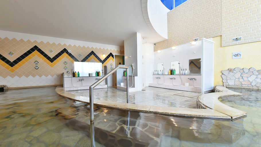 内湯大浴場　ゆったりした作りです。